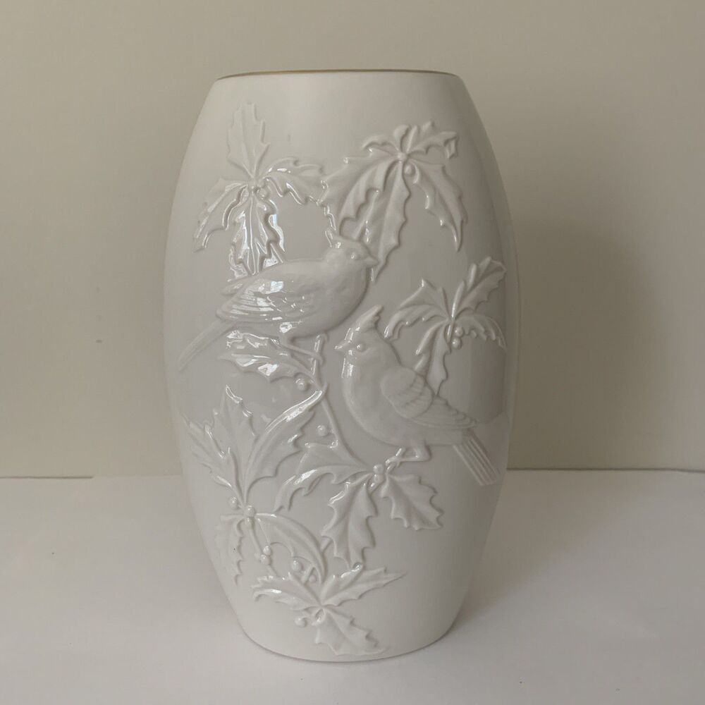 Lenox China Four Seasons Vase Winter The Cardinal and Holly 10 Inch Vintage USA